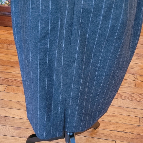 Gray pinstriped knee length Lauren by Ralph Lauren pencil skirt size 6 - Picture 3 of 4